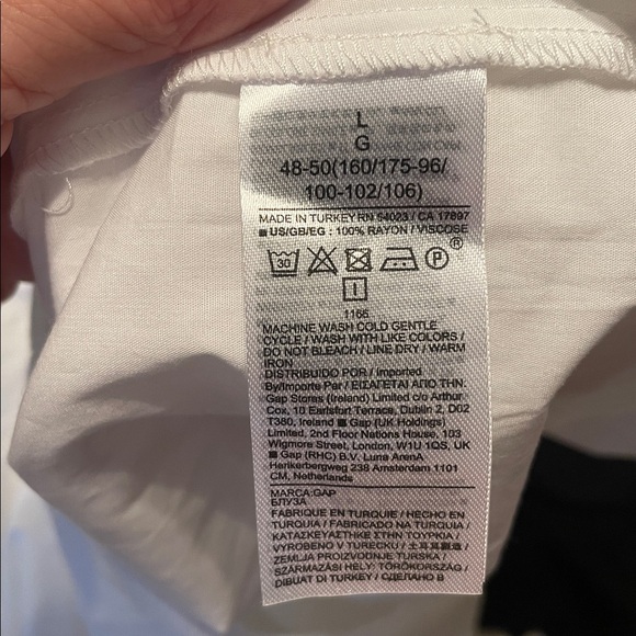 GAP Maternity White Sleeveless Button-Down Cotton Shirt Layering NWOT - Picture 7 of 8